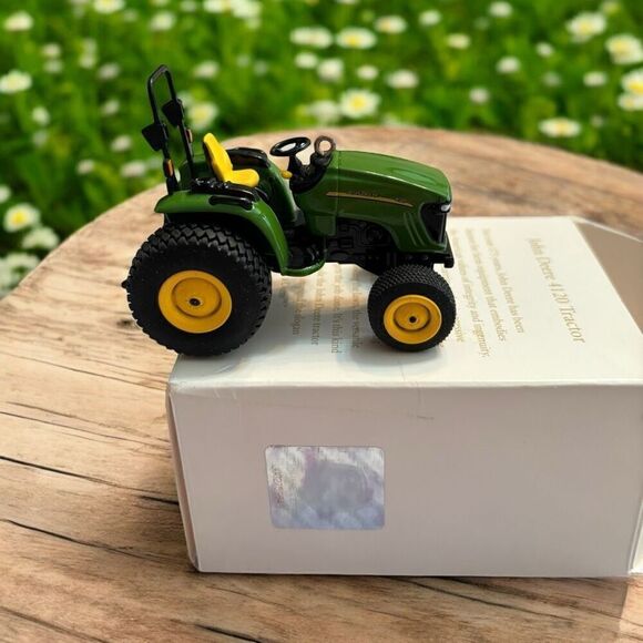 Hallmark 2012 Keepsake Ornament John Deere 4120 Tractor Pre-owned - Picture 3 of 4